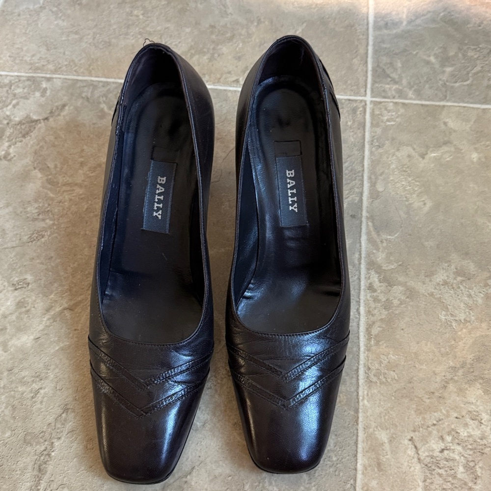 Bally Classic Black Leather Pumps